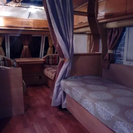 אתר קמפינג Pitsoni 2*