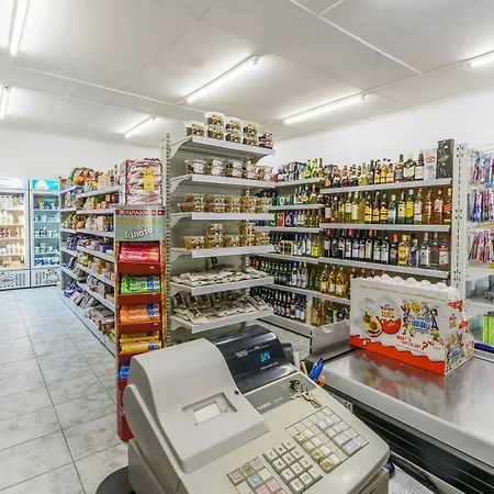 אתר קמפינג Pitsoni 2*