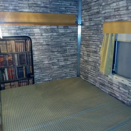 Pitsoni אתר קמפינג